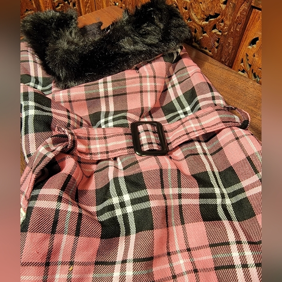 NWT Doggie Design Pink & Black Plaid Coat Faux Fur Trim Size XL with Leash - Picture 3 of 8